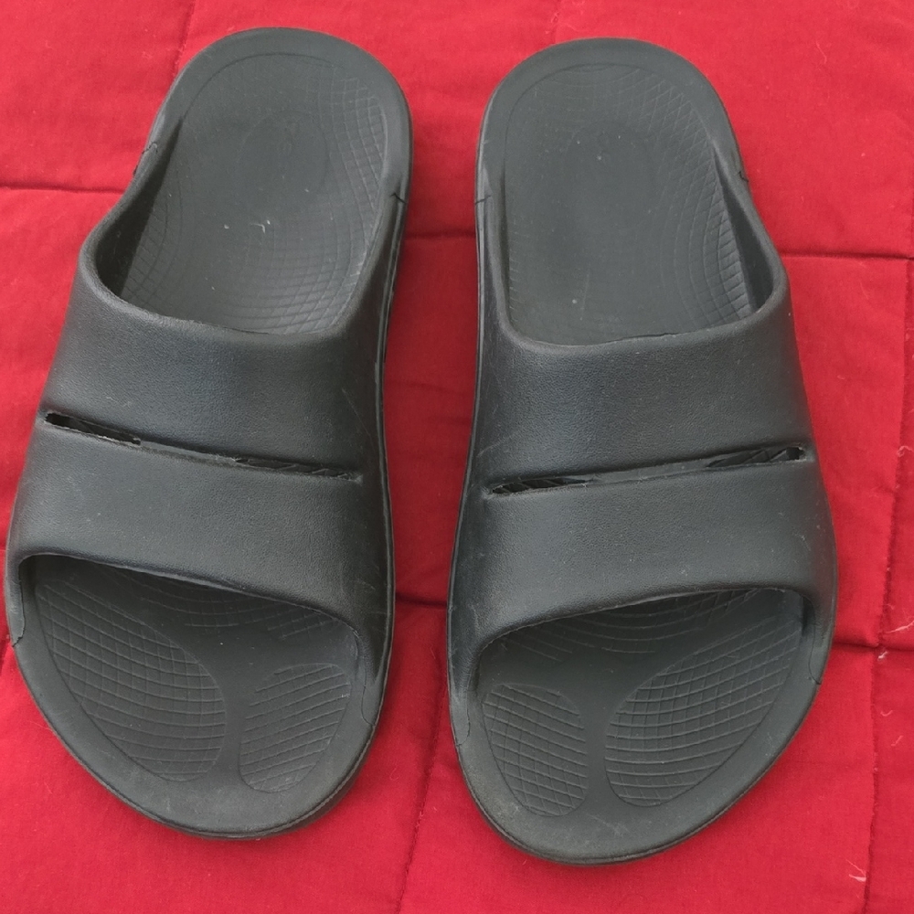 Oofos Ooahh Recovery Black Slide Sandals